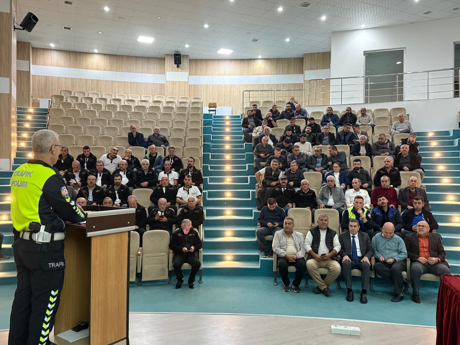 Okul Servi̇s Şoförleri̇ne Yönetmeli̇k Kapsaminda Eği̇ti̇m Veri̇ldi̇ (1) Kopya