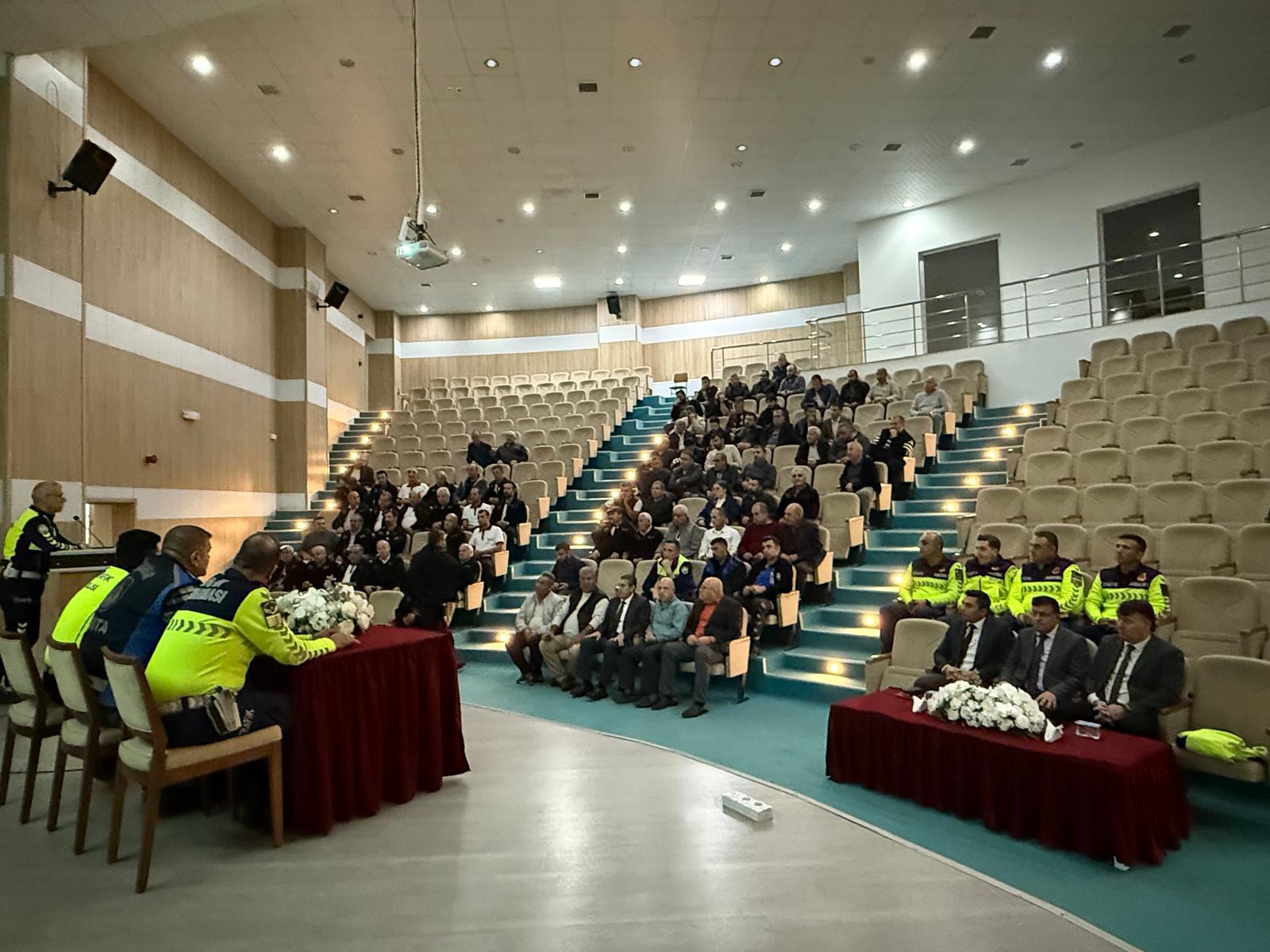 Okul Servi̇s Şoförleri̇ne Yönetmeli̇k Kapsaminda Eği̇ti̇m Veri̇ldi̇ (2) Kopya