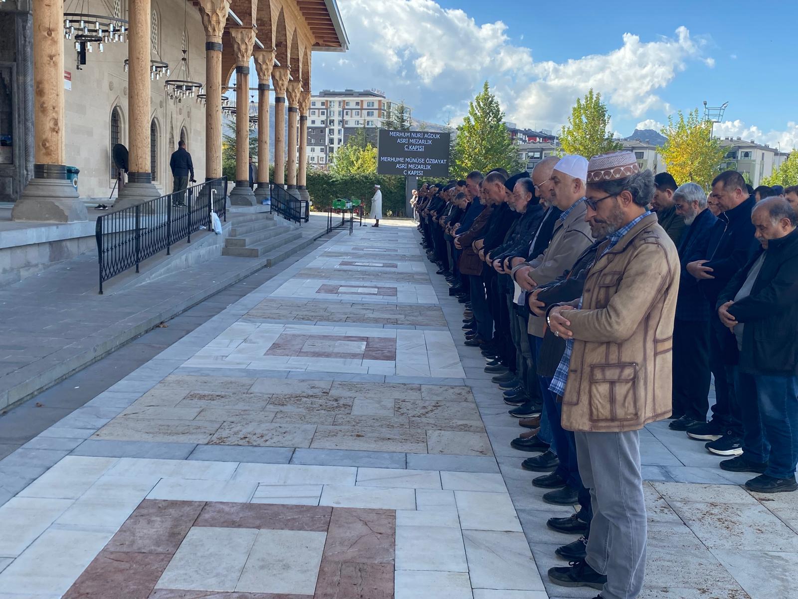 Özbayat Ai̇lesi̇ni̇n Aci Günü 2