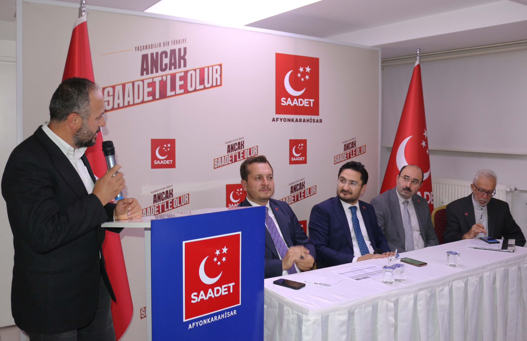 Saadet Parti̇si̇’nden Sert Çikiş “Türki̇ye’ni̇n Kaynaklari Fai̇ze Gi̇di̇yor” (1)