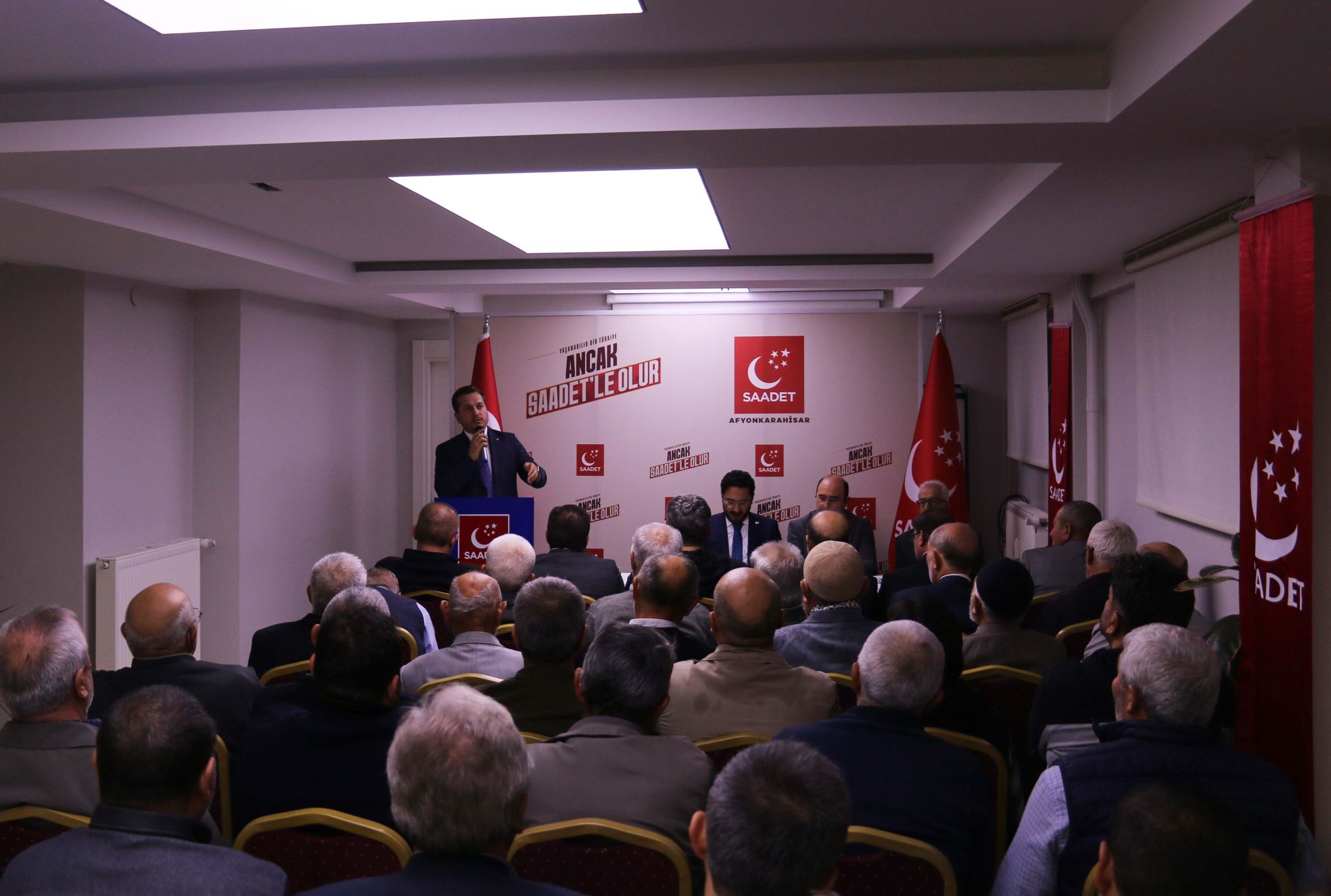 Saadet Parti̇si̇’nden Sert Çikiş “Türki̇ye’ni̇n Kaynaklari Fai̇ze Gi̇di̇yor” (4)