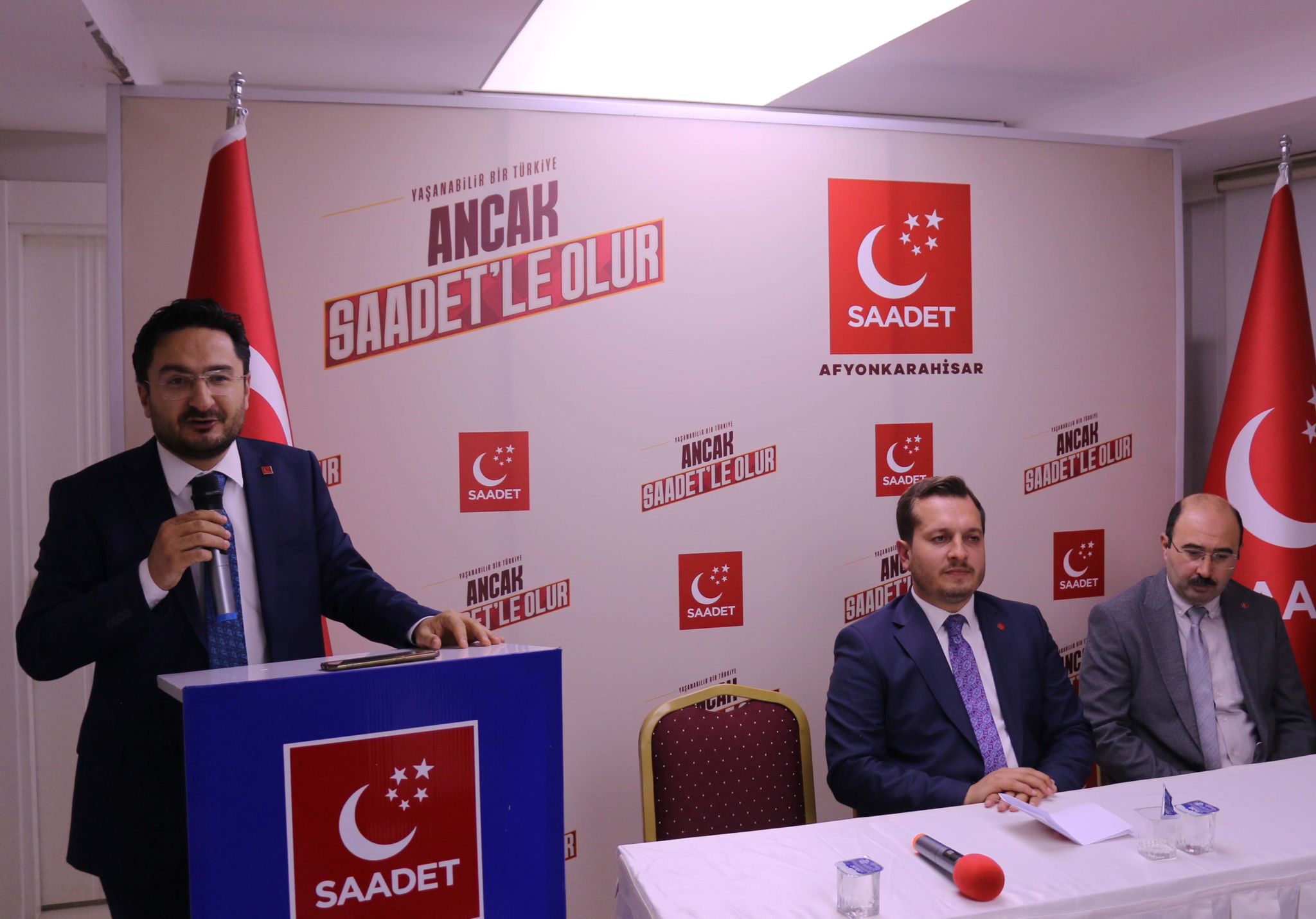 Saadet Parti̇si̇’nden Sert Çikiş “Türki̇ye’ni̇n Kaynaklari Fai̇ze Gi̇di̇yor” (5)