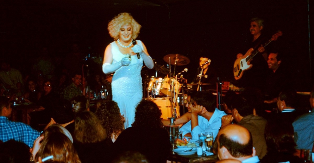 Dursunoğlu’nun yeğenleri Cemal Erhan Saydam ve Evren Saydam, mirasta pay sahibi olduklarını öne sürerek vasiyetin iptali için dava açmıştı.