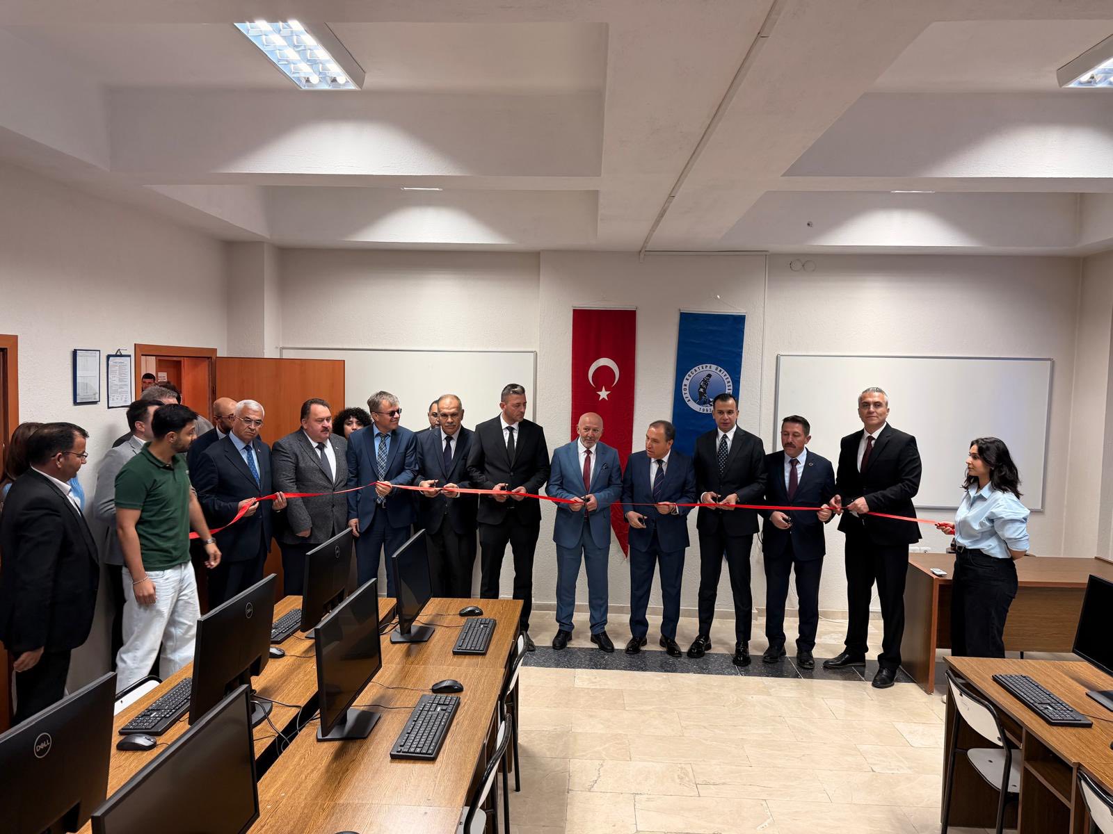 Si̇nanpaşa Myo’da Bi̇lgi̇ Teknoloji̇leri̇ Laboratuvari Hi̇zmete Açildi (1)