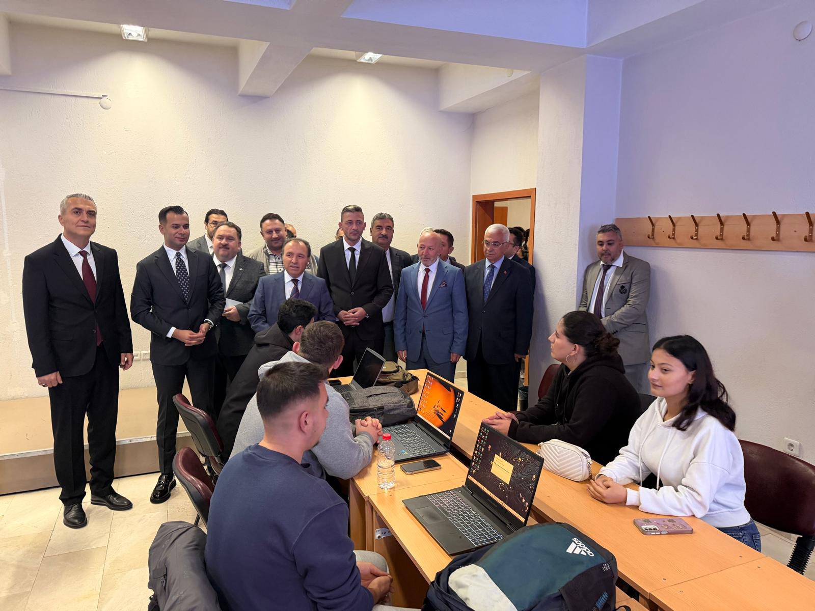 Si̇nanpaşa Myo’da Bi̇lgi̇ Teknoloji̇leri̇ Laboratuvari Hi̇zmete Açildi (2)