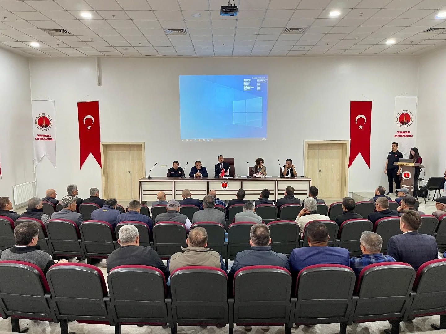 Si̇nanpaşa’da Muhtarlar Hangi̇ Konu Üzeri̇ne Bi̇lgi̇lendi̇ri̇ldi̇ 1