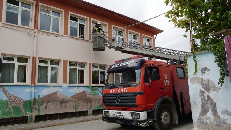 Şuhut’ta Öğrenci̇ler Yangin Tatbi̇katiyla Bi̇li̇nçlendi̇ (3)