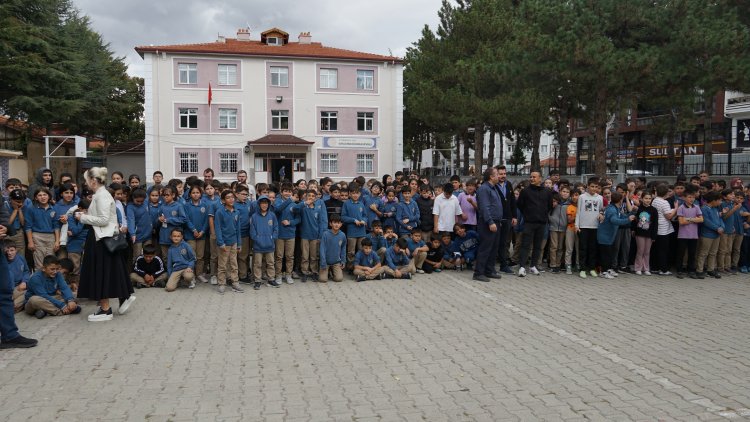 Şuhut’ta Öğrenci̇ler Yangin Tatbi̇katiyla Bi̇li̇nçlendi̇ (4)