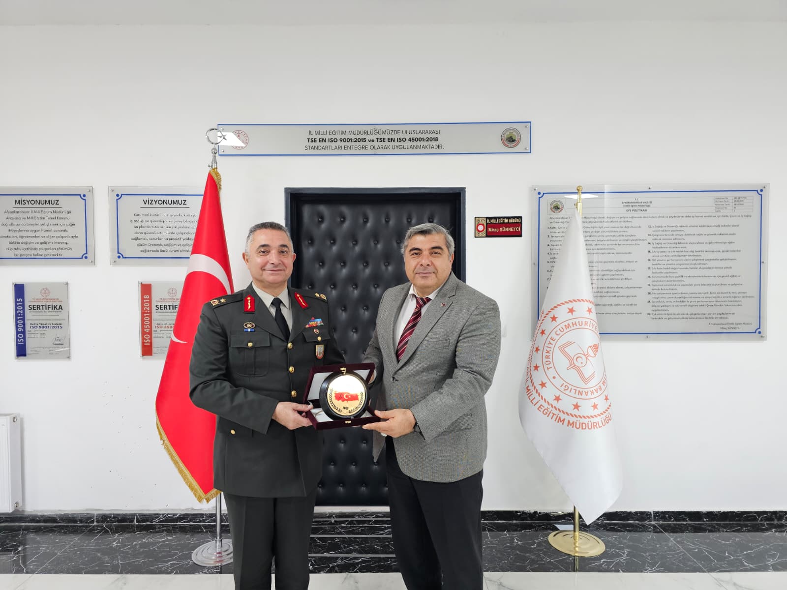 Tuğgeneral Teci̇mer’den Müdür Sünnetci̇’ye Nezaket Zi̇yareti̇ (1)