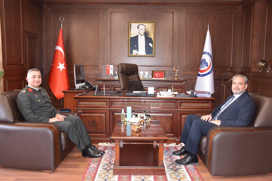 Tuğgeneral Teci̇mer’den Rektör Aslan’a Başari Di̇leği̇