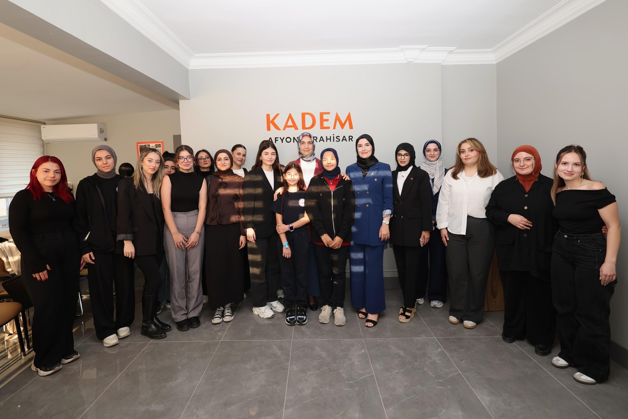 Vali̇ Yi̇ği̇tbaşi Kadem Gönüllüleri̇yle Bi̇r Araya Geldi̇ (2)