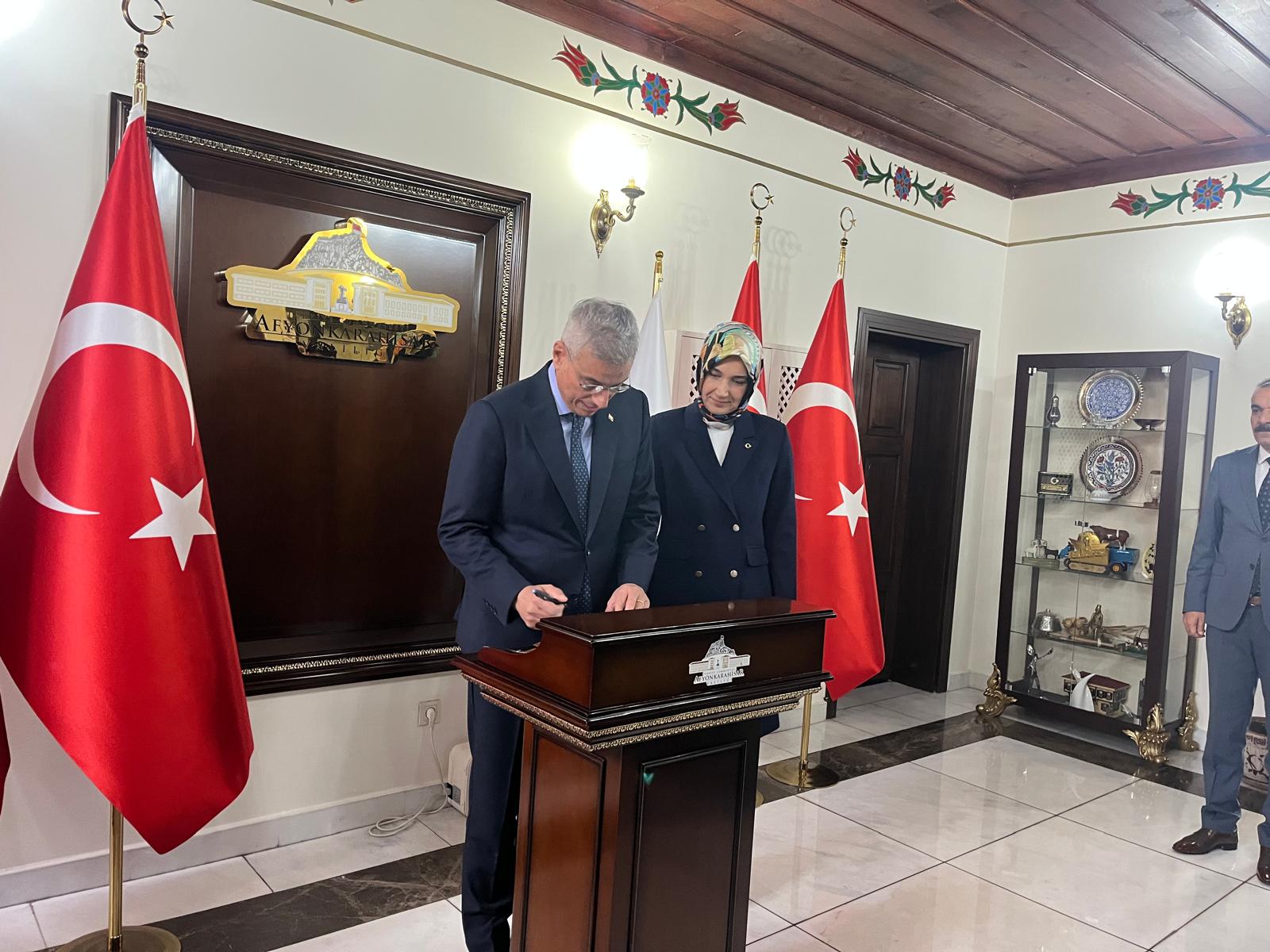 103995B3 5F0E 4F67 996B 094E93E2Ad15