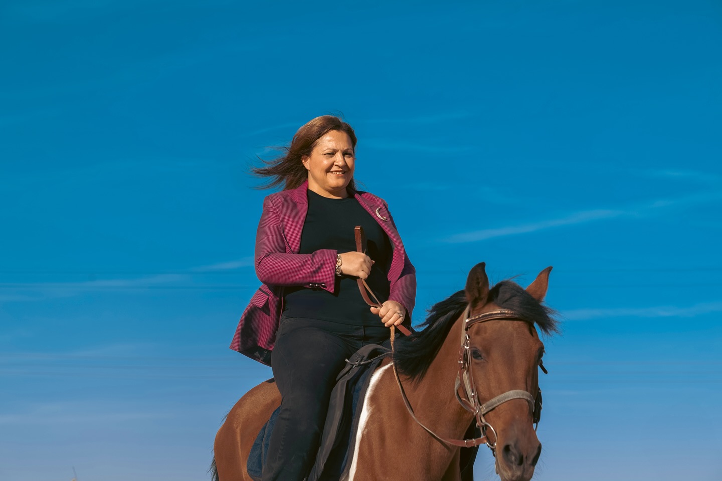 469560104 18469982356037474 3005564805327909096 N