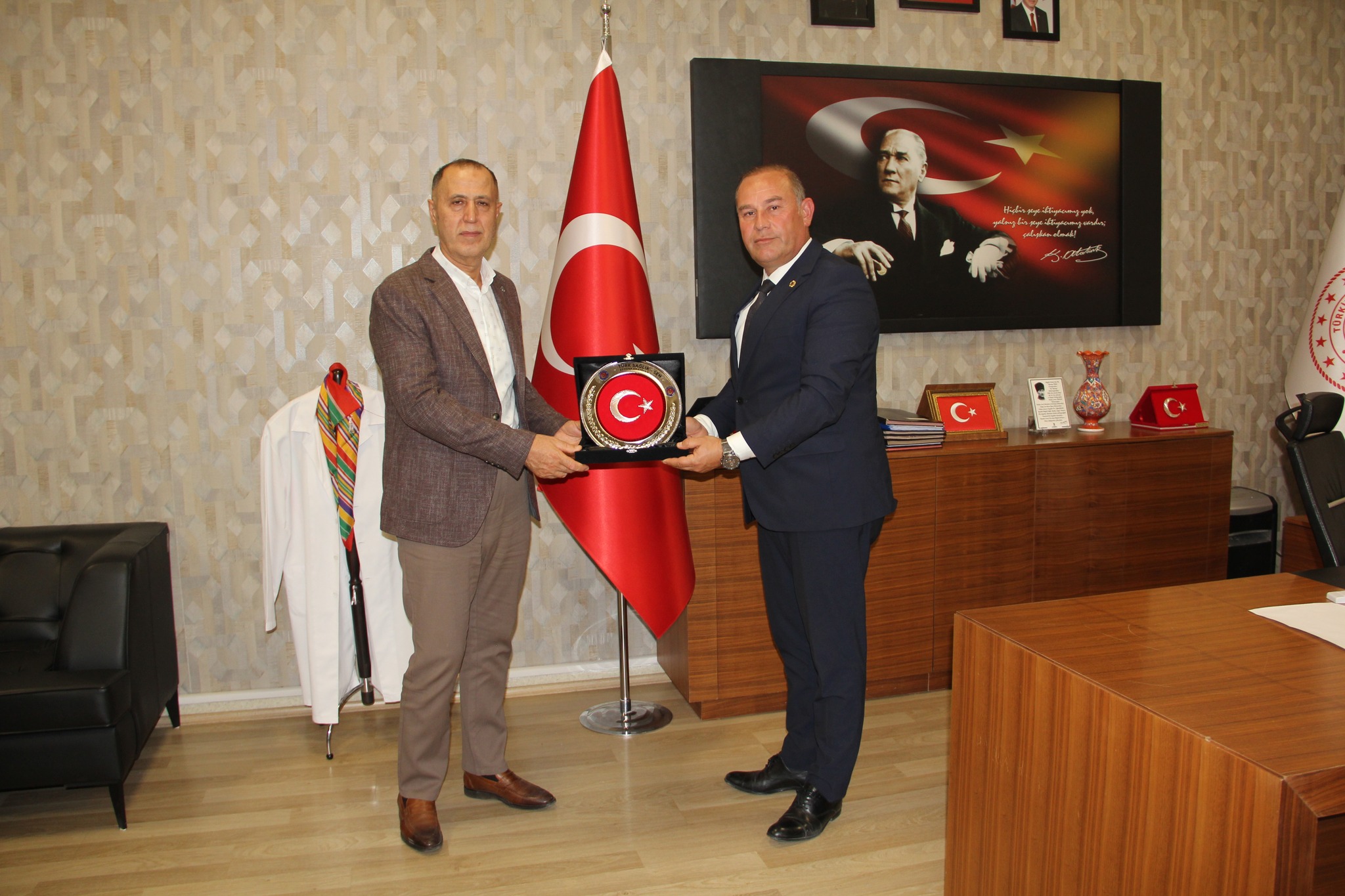 574093137 1269379321894943 441543155145004955 N