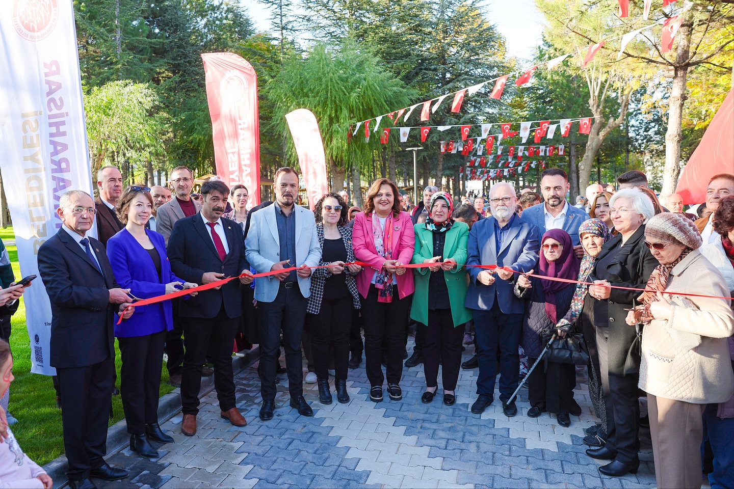 574229473 18533972863037474 7803817215673059280 N