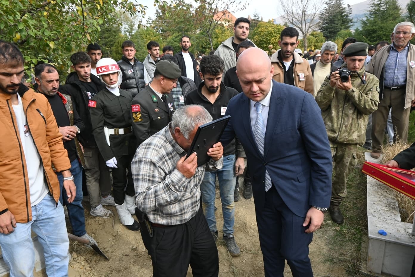 576449598 1148186284098857 796809383477814235 N