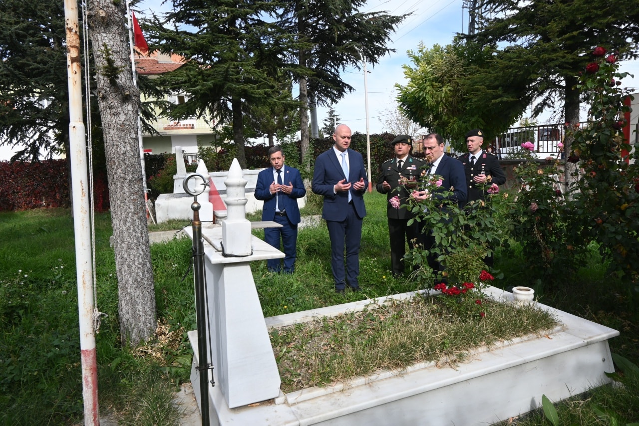 576839132 1149487457302073 2738035203891830625 N