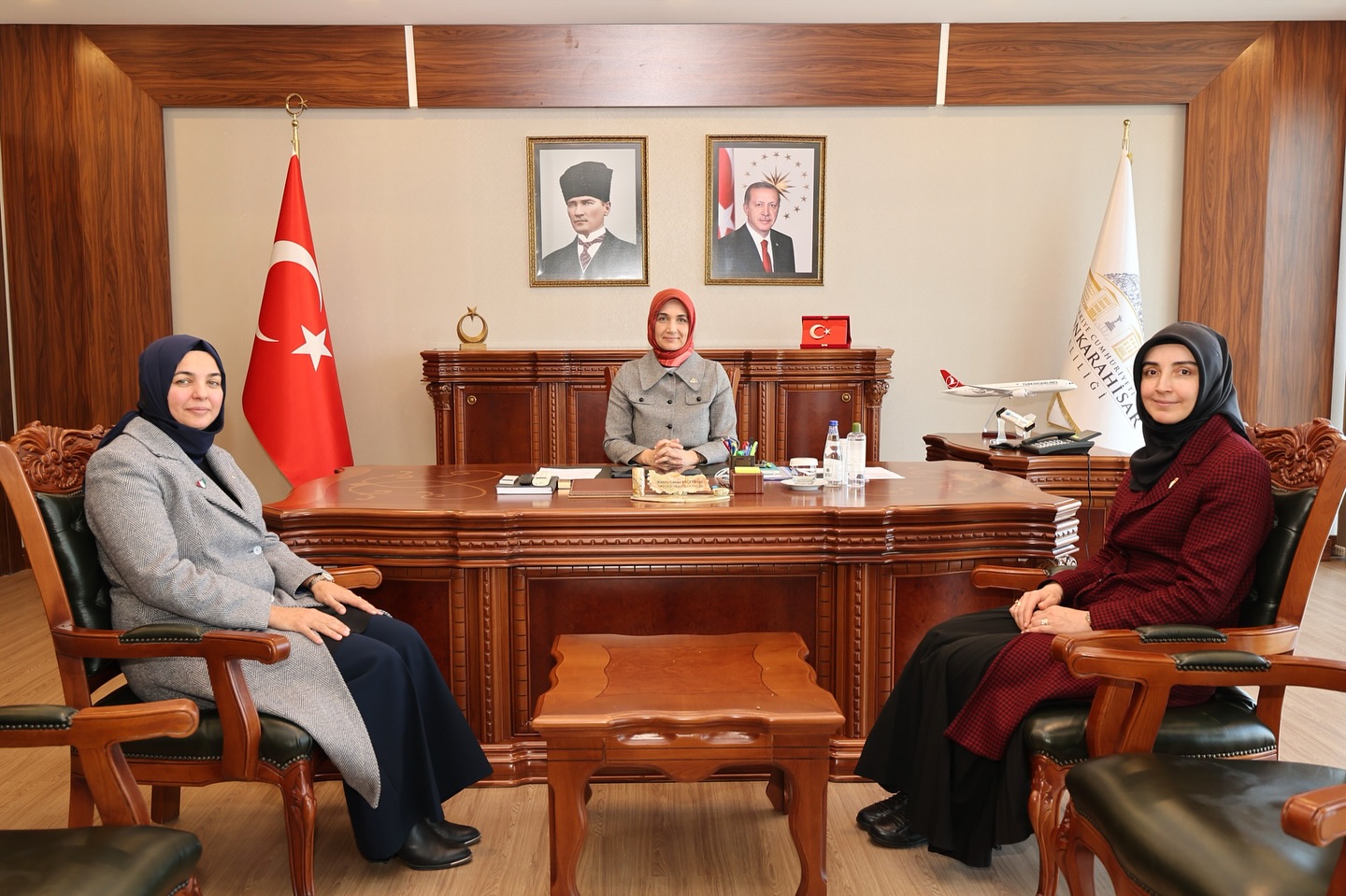 583579550 18301941859253484 7248970028091535031 N (1)