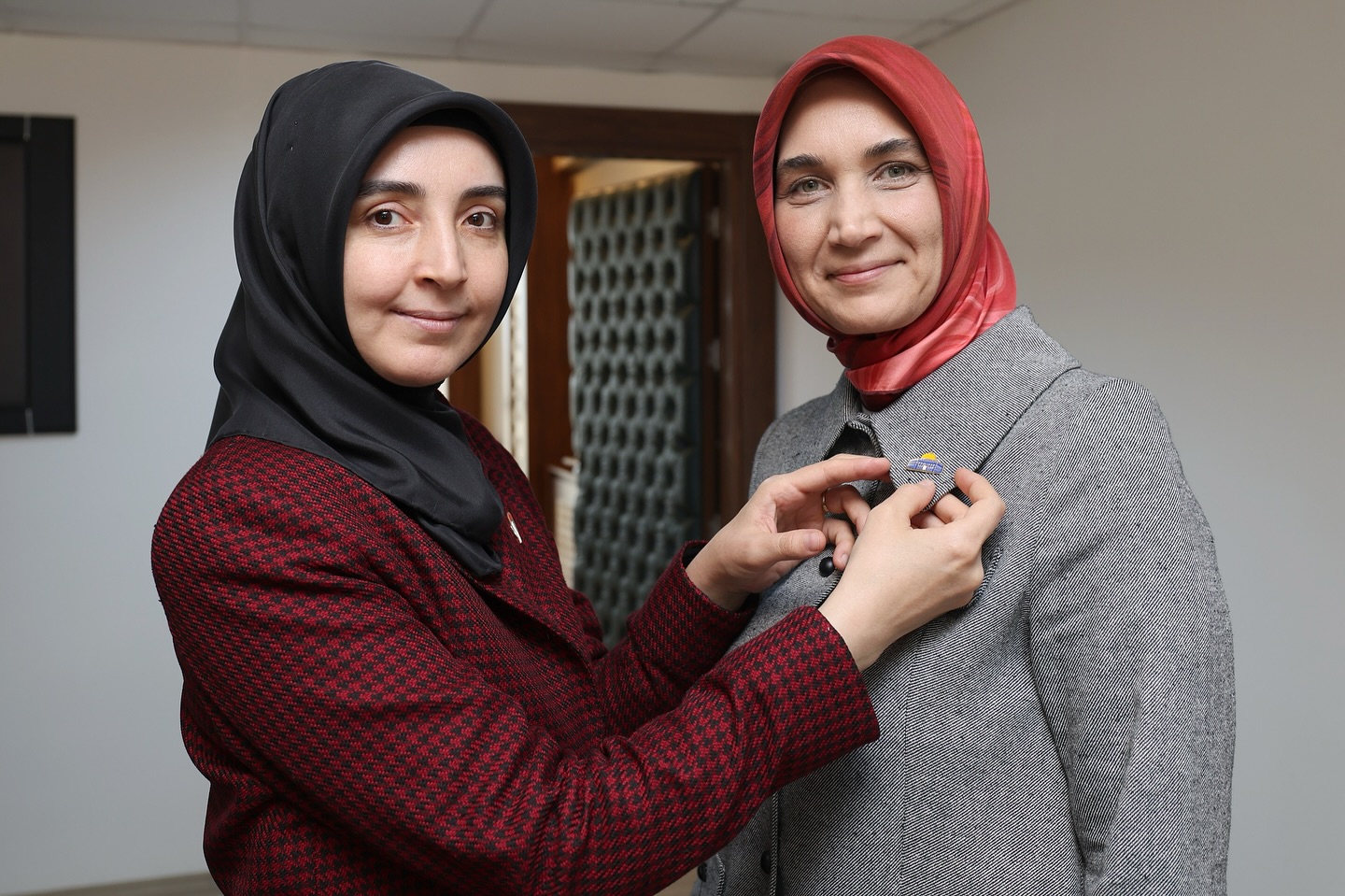 584416744 18301941877253484 5268171318603247732 N