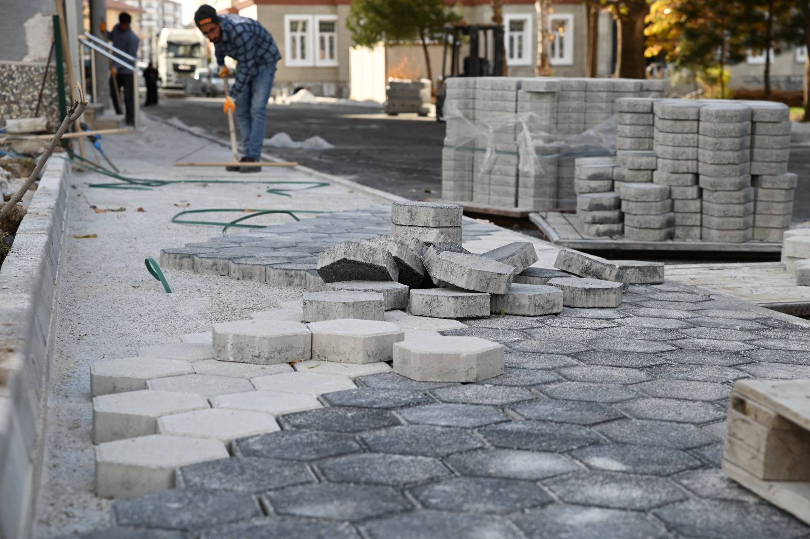 584737901 1274065241431899 3937096742650900259 N