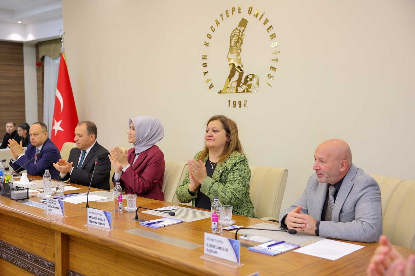 586888915 18538590571037474 7112458004287592523 N