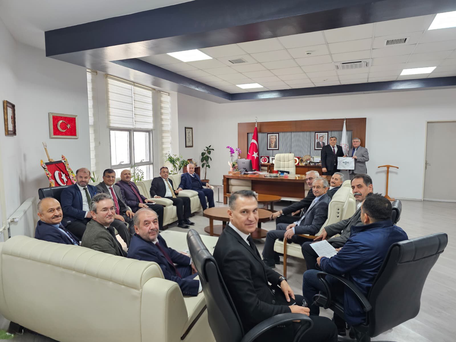 588645823 1602542620732143 6771603236500003468 N