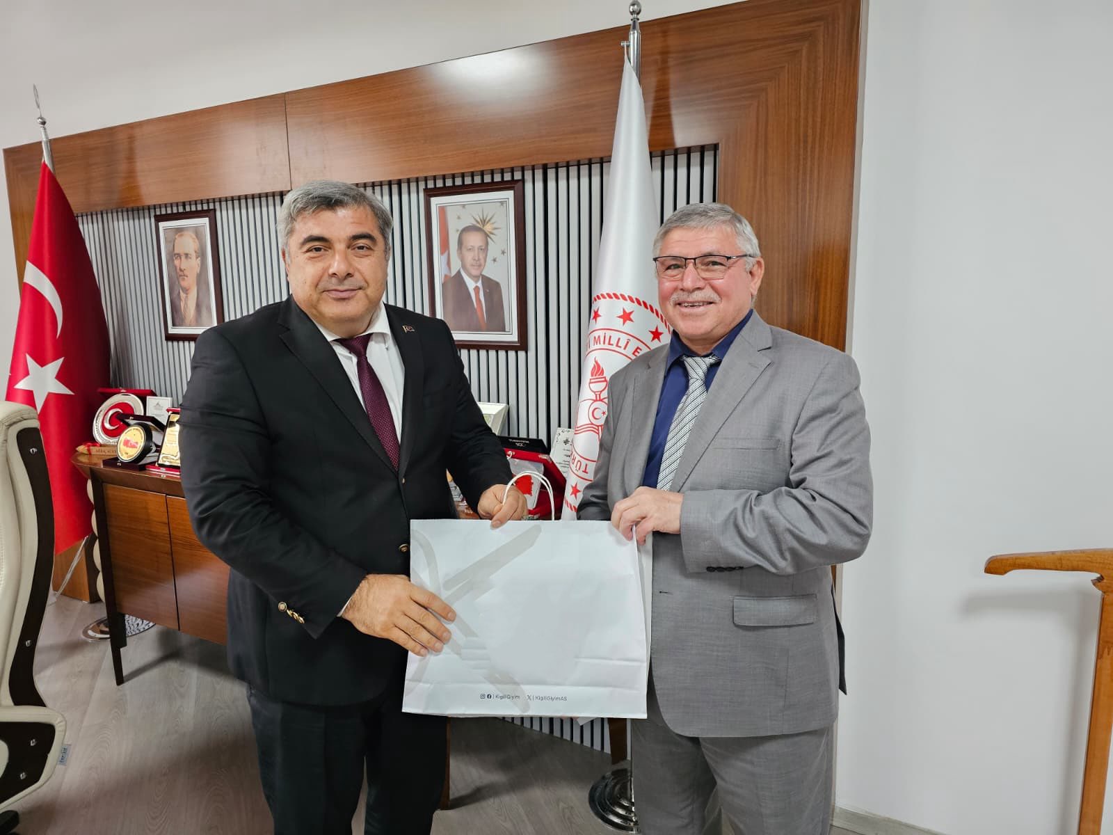 589167057 1602542657398806 8799580698692253249 N