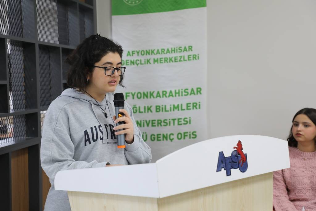 Afsü Genç Ofi̇ste Şi̇i̇rlerle Bayrak Ve Vatan Sevgi̇si̇ Yankilandi (3)