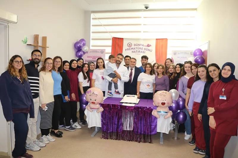 Afsü Hastanesi̇nde Dünya Prematüre Günü Etki̇nli̇ği̇ Düzenlendi̇ (3)