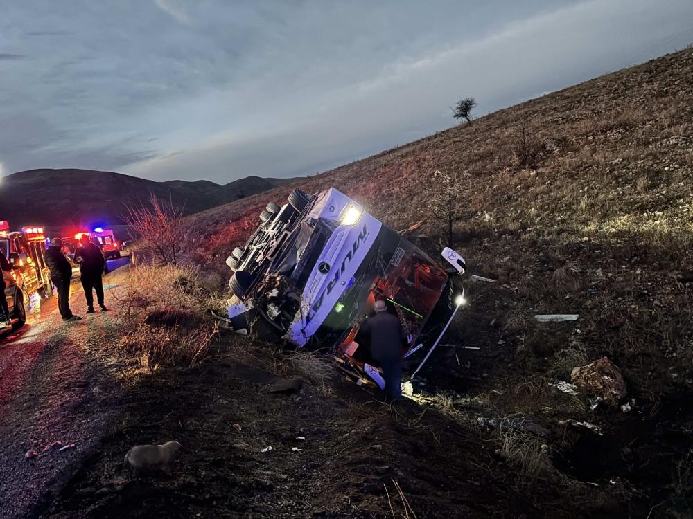 Afyon’da Feci̇ Otobüs Kazasi Ölü Ve Yaralilar Var