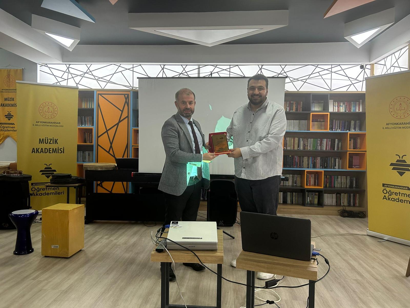 Afyon’da Müzi̇k Akademi̇si̇ Etki̇nli̇kleri̇ İlgi̇yle Sürüyor (1)