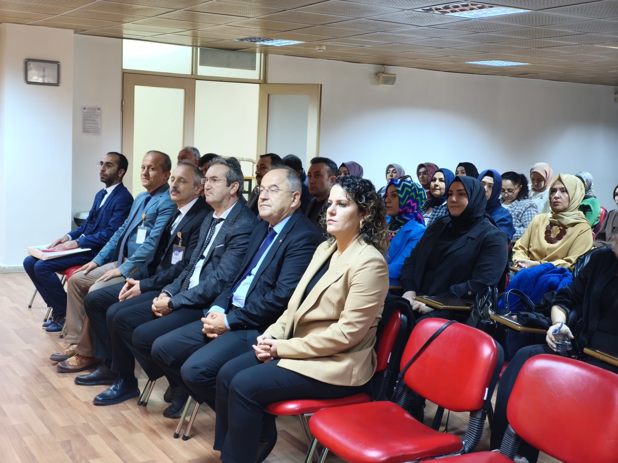 Afyonkarahi̇sar’da Hayat Boyu Öğrenme Çaliştayi Düzenlendi̇ (6)