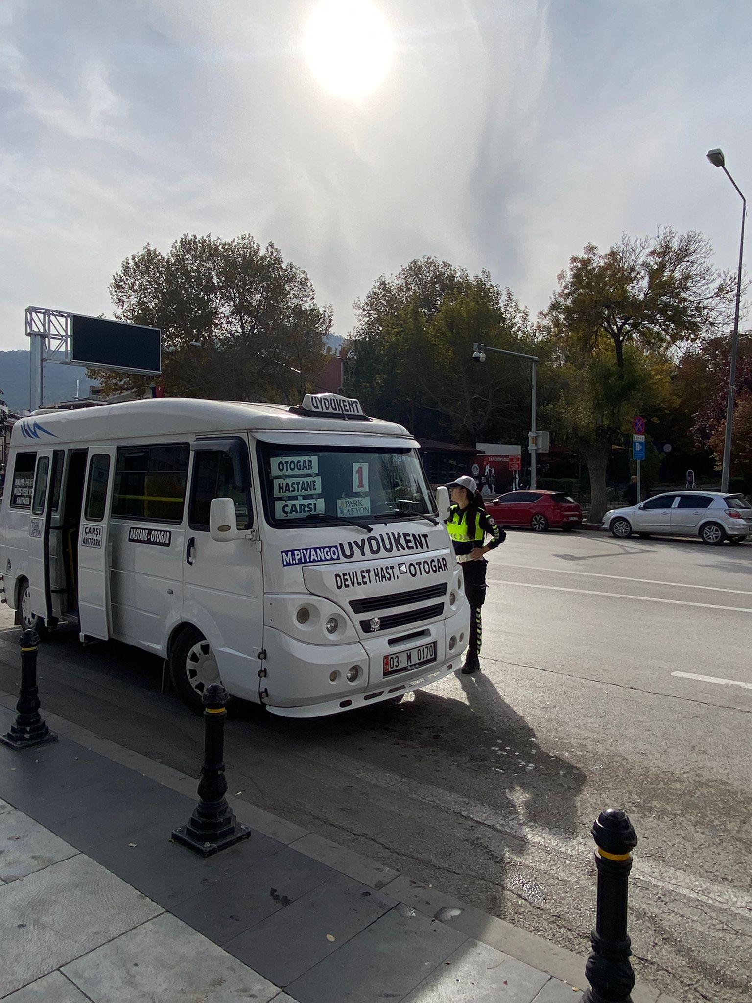Afyonkarahi̇sar’da Trafi̇k Eki̇pleri̇nden Mi̇ni̇büslere Deneti̇m 1