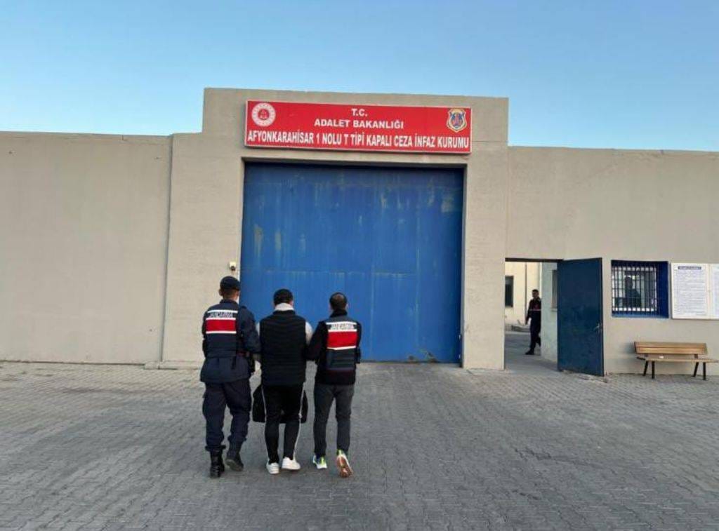 Afyonkarahi̇sar’da Zehi̇r Taci̇ri̇ Tutuklandi (1)