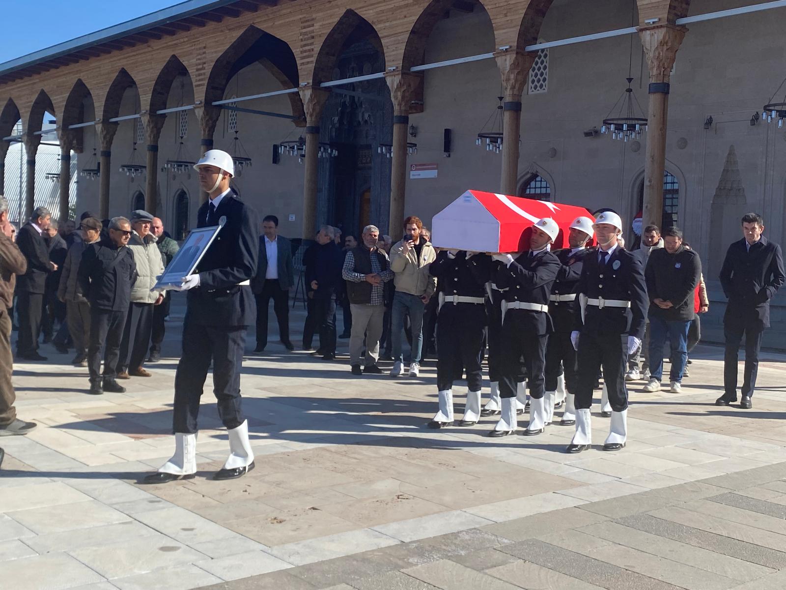 Afyonlu Eski̇ Vali̇ Son Yolculuğuna Uğurlandi 3