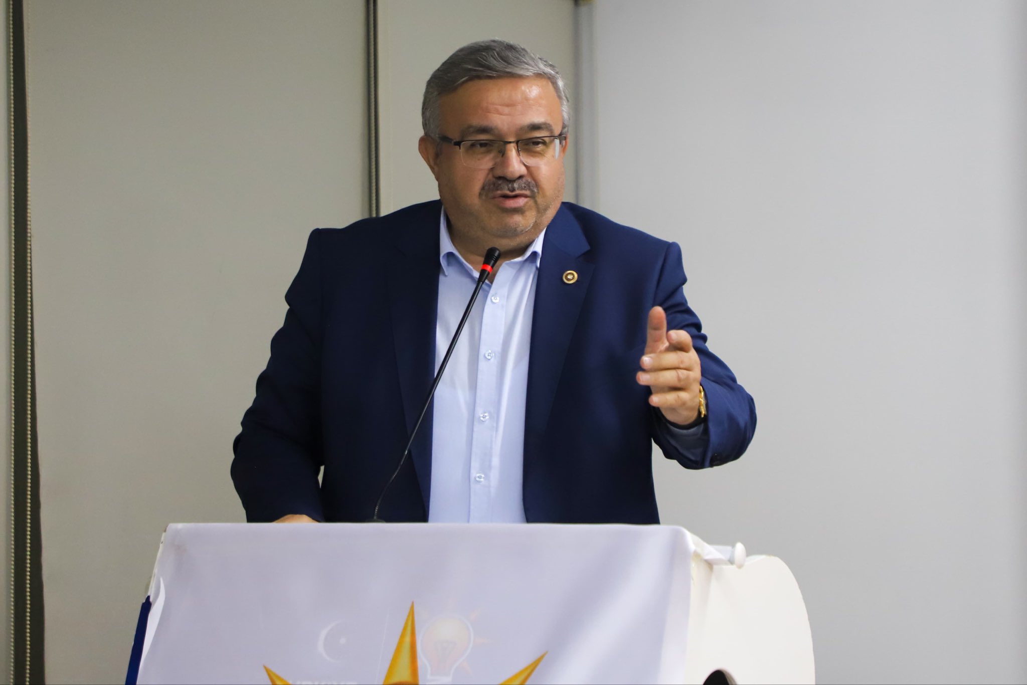 Ak Parti̇ Merkez İlçe Danişma Mecli̇si̇ Yoğun Katilimla Gerçekleşti̇ (5)