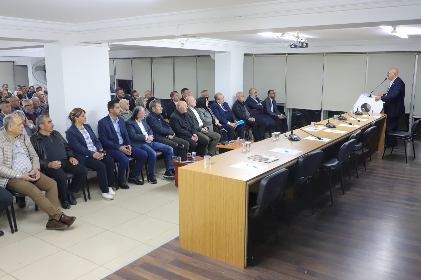 Ak Parti̇ Merkez İlçe Mahalle Ve Köy Başkanlari Toplantisi İle İlçe Danişma Mecli̇si̇ Yoğun Katilimla Yapildi (5)