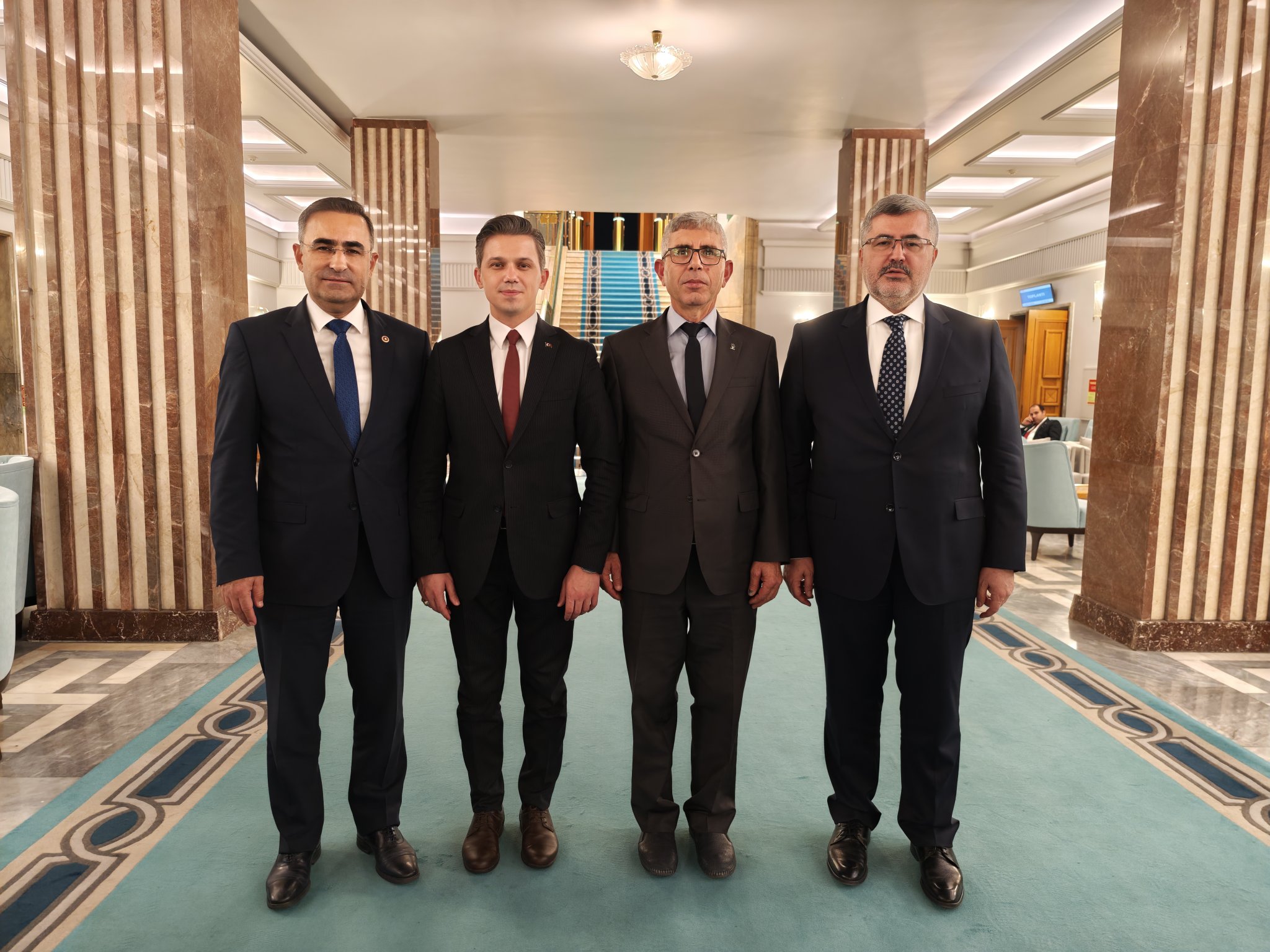 Ak Parti̇’de Görevlendi̇rme Sonrasi İlk Buluşma Mecli̇ste Yapildi (4)