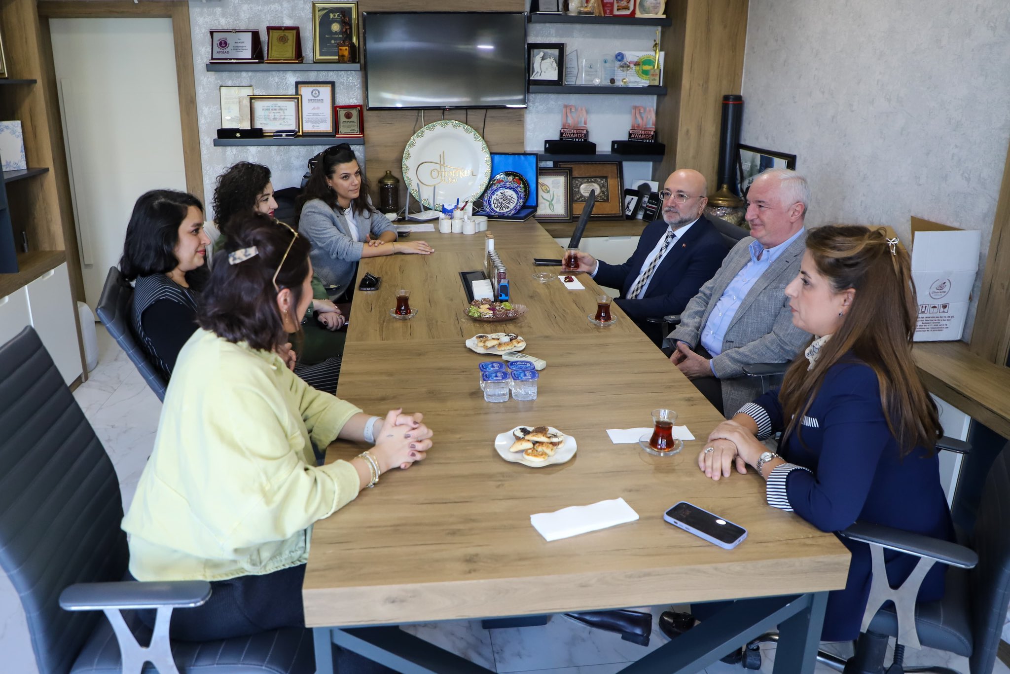 Ak Parti̇’den Kadin Gi̇ri̇şi̇mci̇li̇ği̇ne Tam Destek (1)