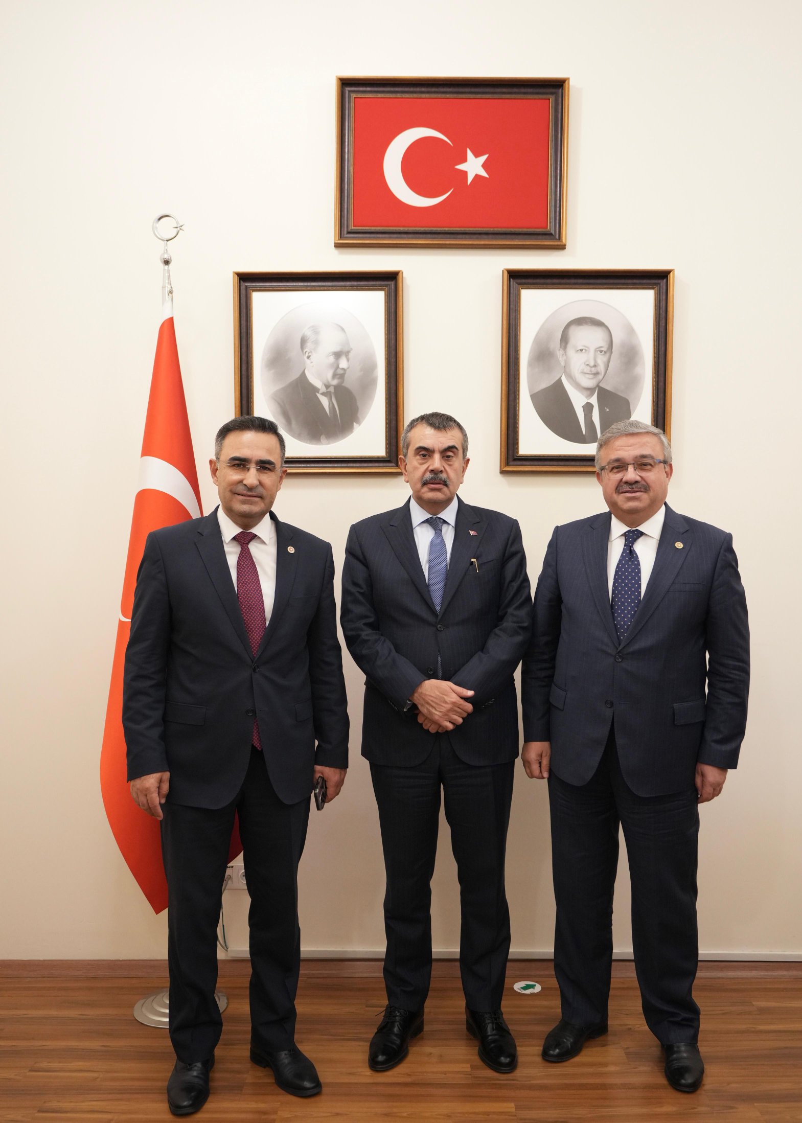 Ak Parti̇li̇ Veki̇ller Neden Bakan Teki̇n İle Görüştü