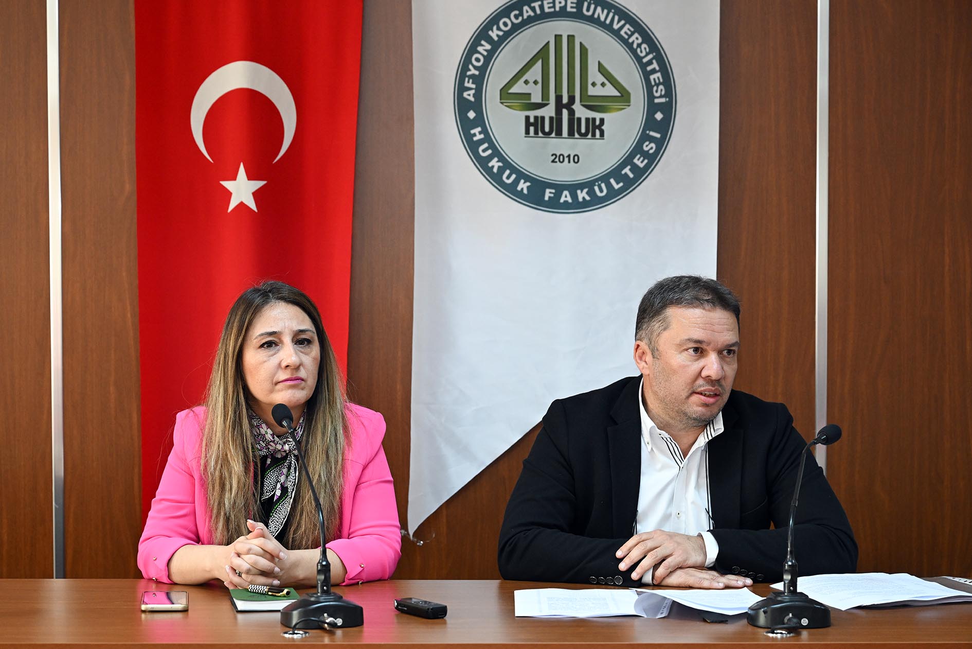 Akü Hukuk Fakültesi̇nde Avukatlik Mesleği̇ Anlatildi (3)