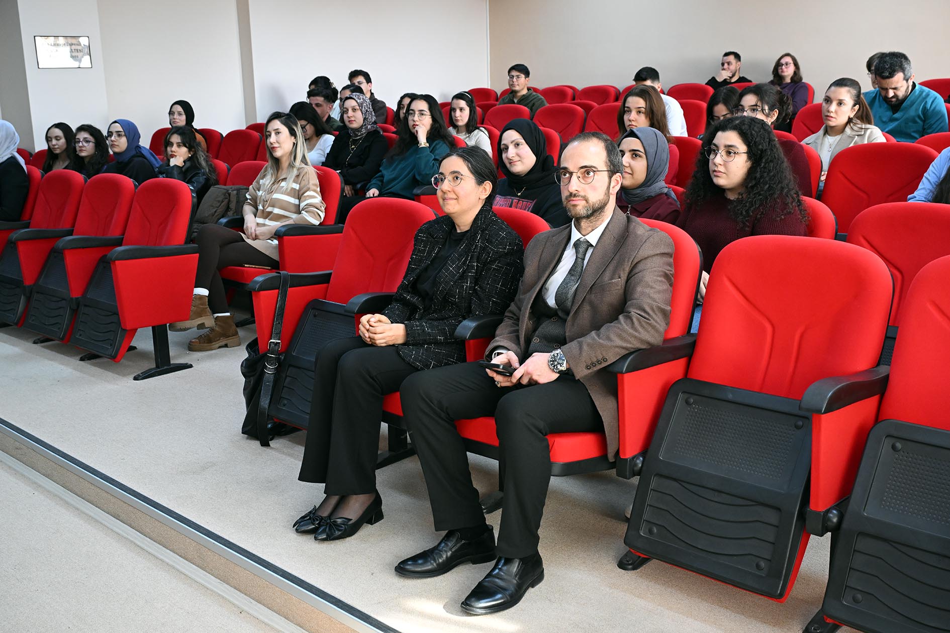 Akü Hukuk Fakültesi̇nde Avukatlik Mesleği̇ Anlatildi (4)