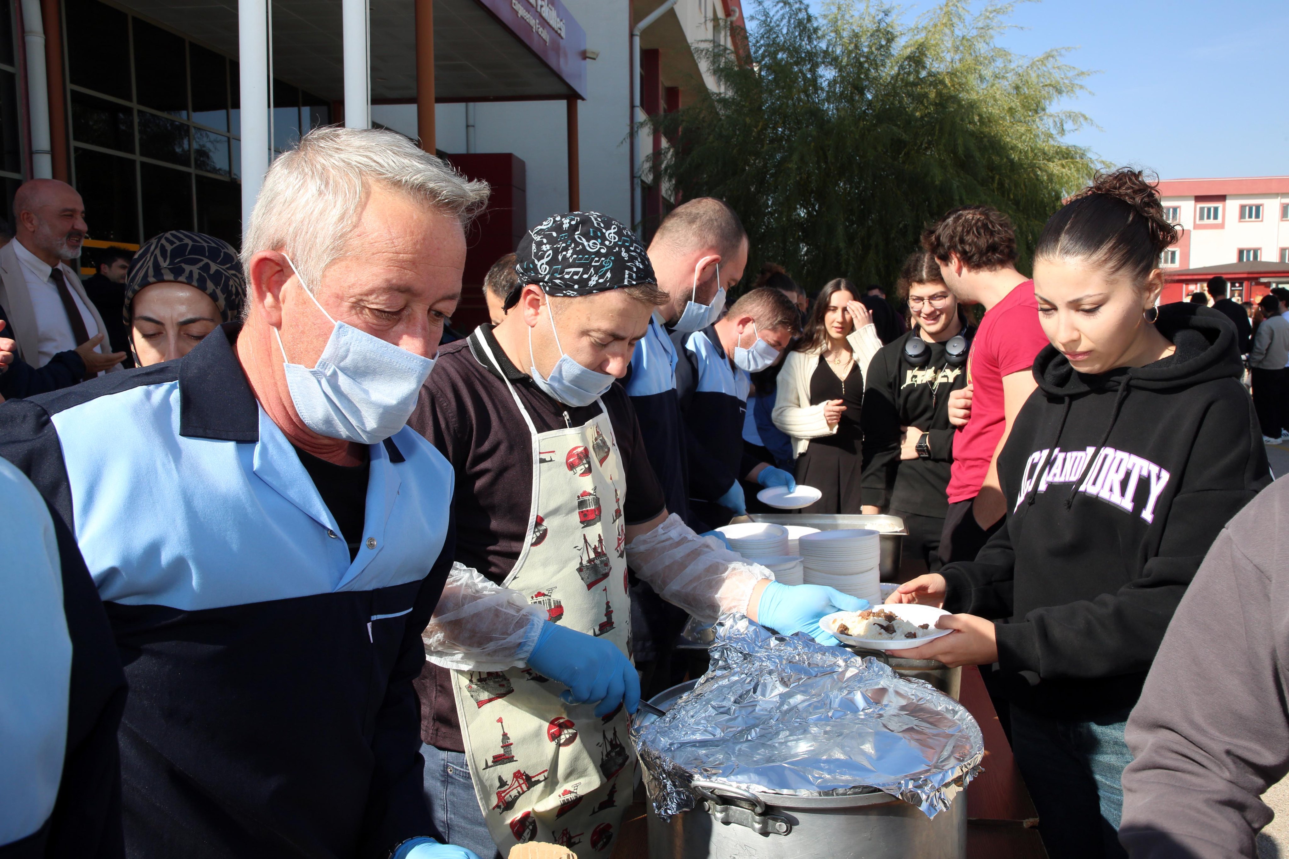 Akü’de Hem Pi̇lav Hem Fi̇dan Geleneksel Etki̇nli̇k Devam Edi̇yor (4)