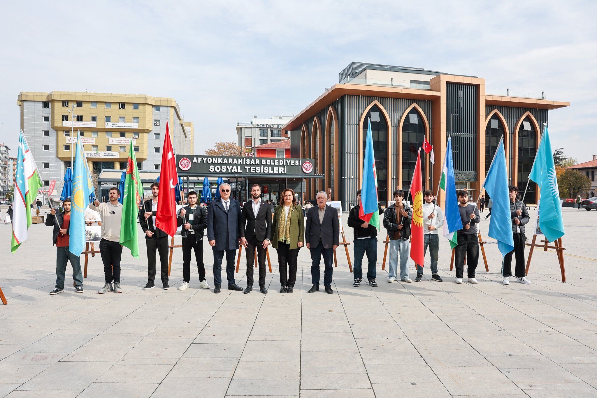 Başkan Köksal Karabağ Zaferi̇ Sergi̇si̇ni̇ Zi̇yaret Etti̇ (1)