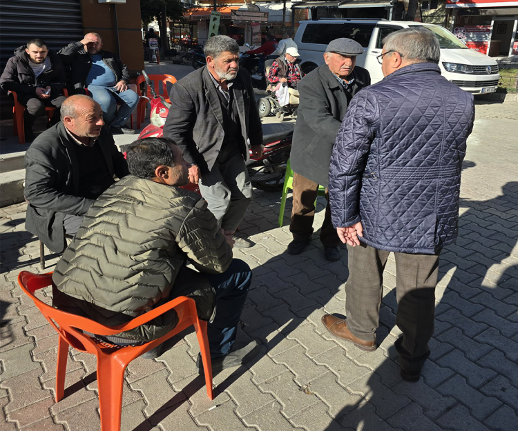 Başkan Özaşkin Çarşi Esnafinin Sorunlarini Yeri̇nde Di̇nledi̇ (4)