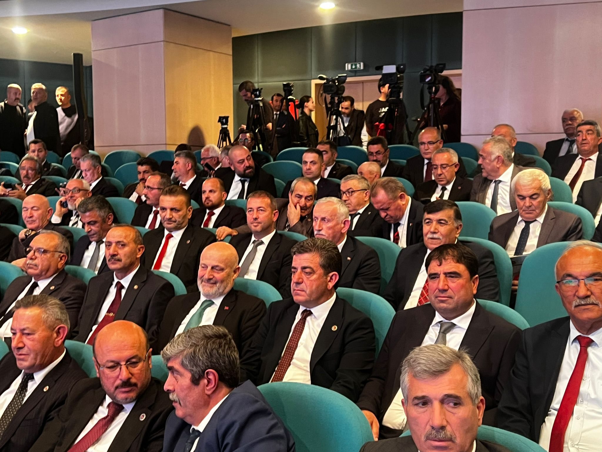 Başkan Özaşkin Mhp’li̇ Beledi̇ye Başkanlari Programina Katildi (2)