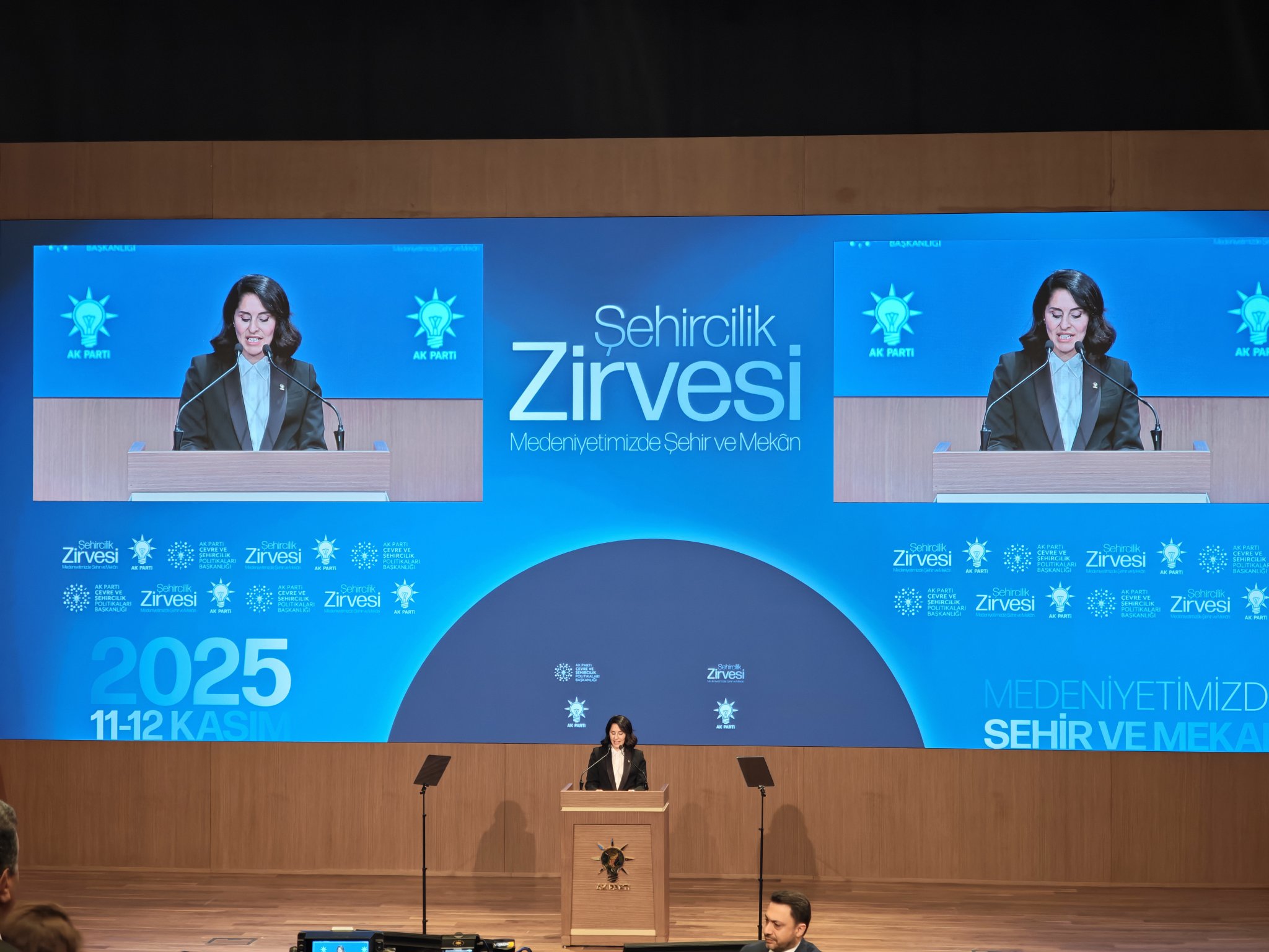 Başkan Şahi̇n, Şehi̇rci̇li̇k Zi̇rvesi̇’nde Cumhurbaşkani Erdoğan’i Di̇nledi̇ (1)