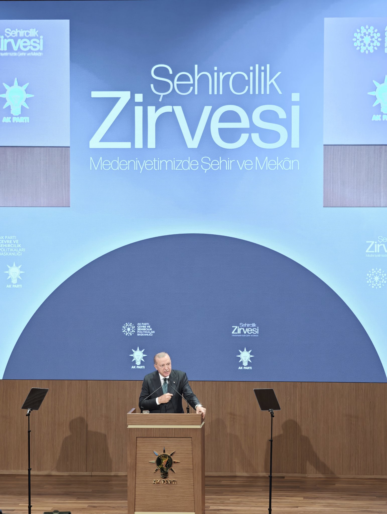 Başkan Şahi̇n, Şehi̇rci̇li̇k Zi̇rvesi̇’nde Cumhurbaşkani Erdoğan’i Di̇nledi̇ (4)