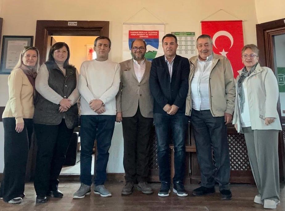 C2E2Ccb5 Db6C 46C1 85C5 Cfecad950978-1