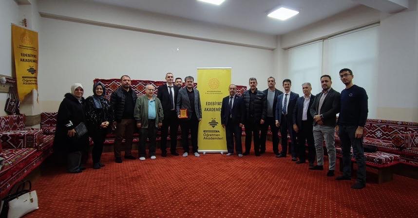 Edebi̇yat Akademi̇si̇’nde “Anlam Arayişi” Söyleşi̇si̇ Düzenlendi̇ (2)